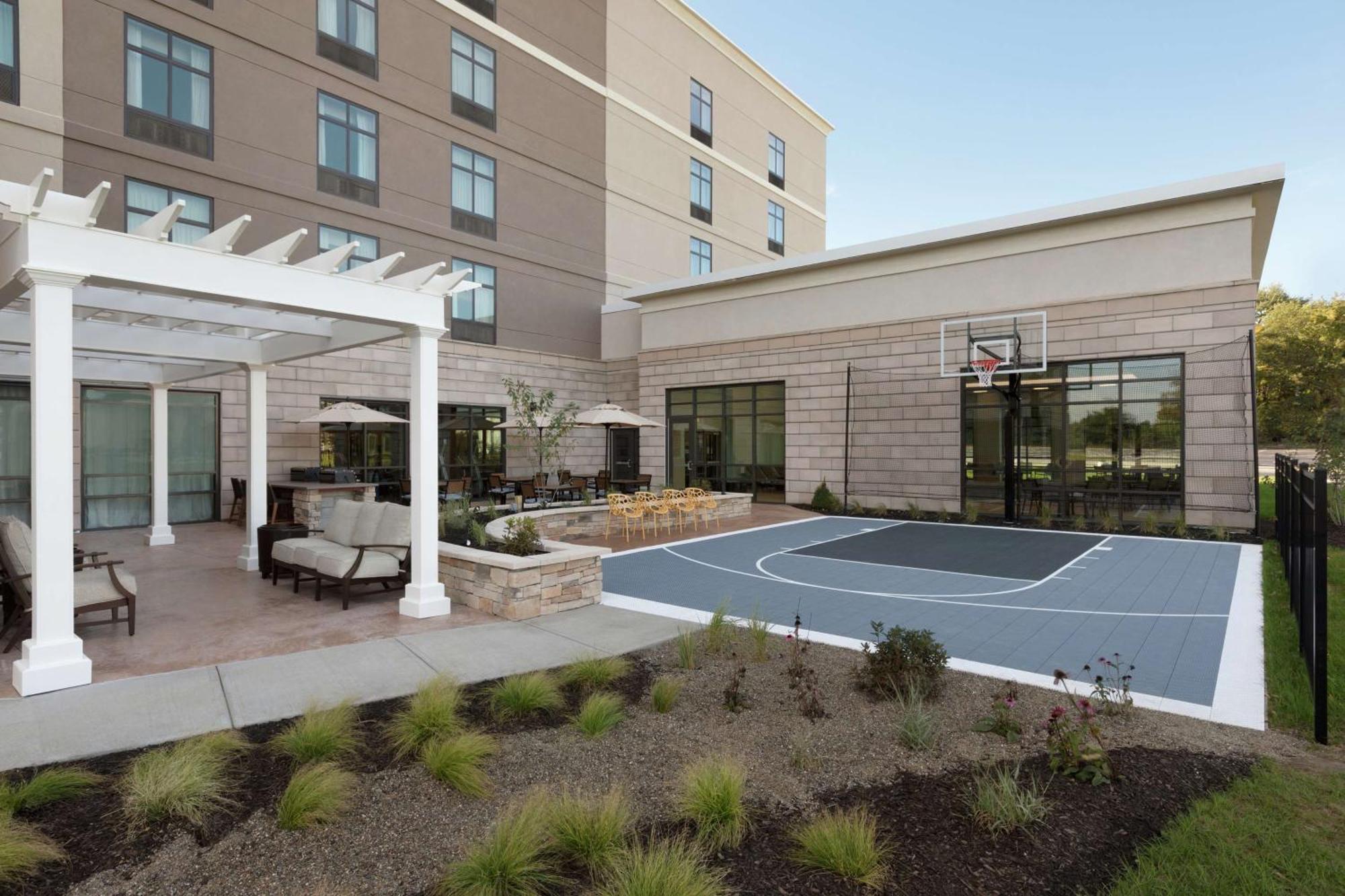 Hotel Homewood By Hilton Crossgates Mall 3*
